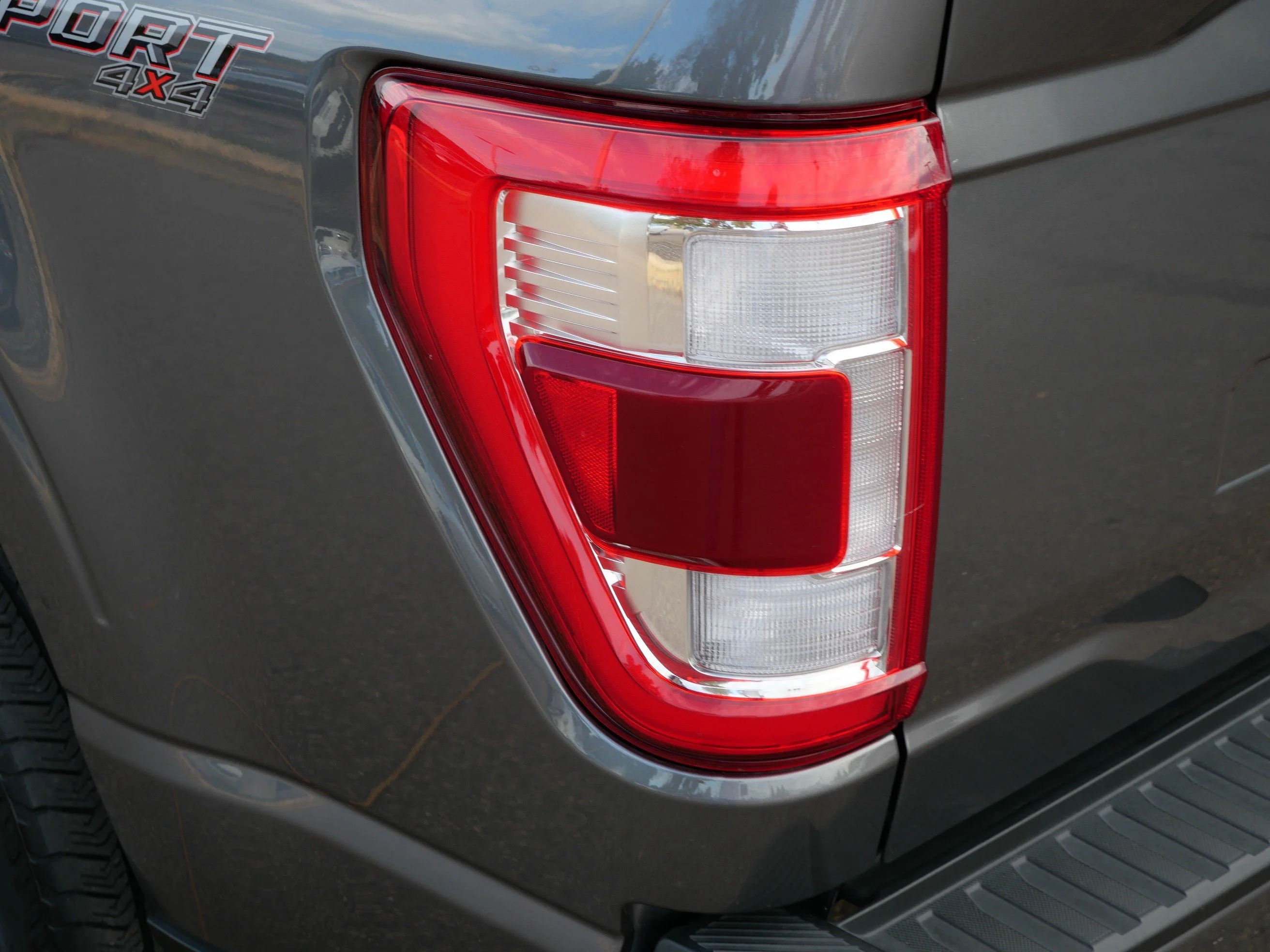 Certified Used 2023 Carbonized Gray Metallic Ford LARIAT image 17