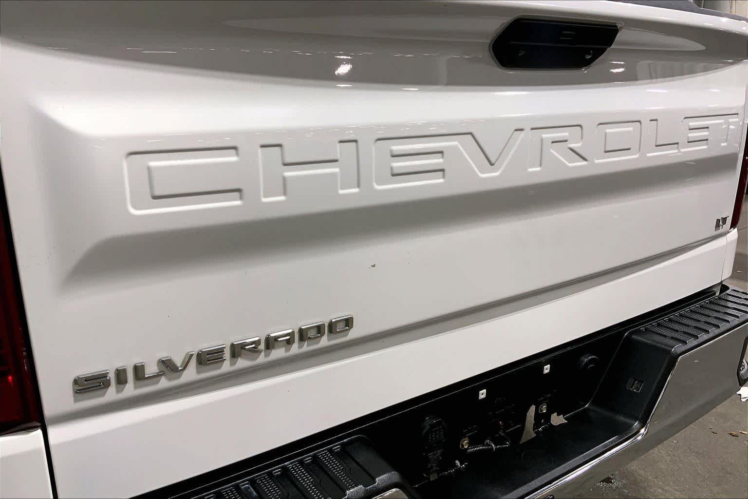 Used 2021 Summit White Chevrolet LT image 31