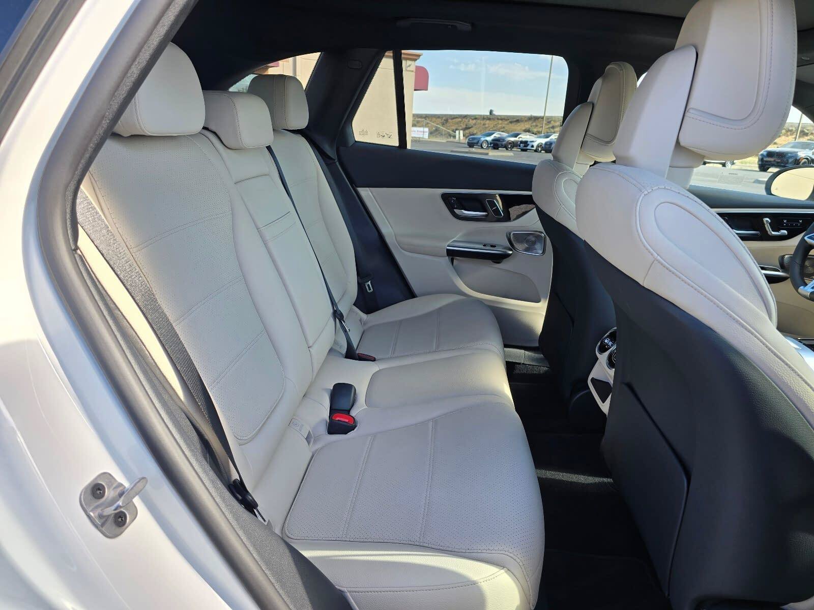 Used 2025 Polar White Mercedes-Benz GLC 300 image 12