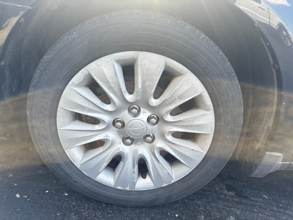 Used 2012 Black Clearcoat Chrysler LX image 8