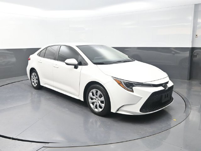 Used 2021 White Toyota LE image 10