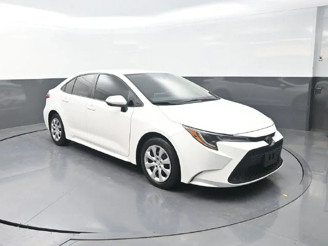 Used 2021 White Toyota LE image 10