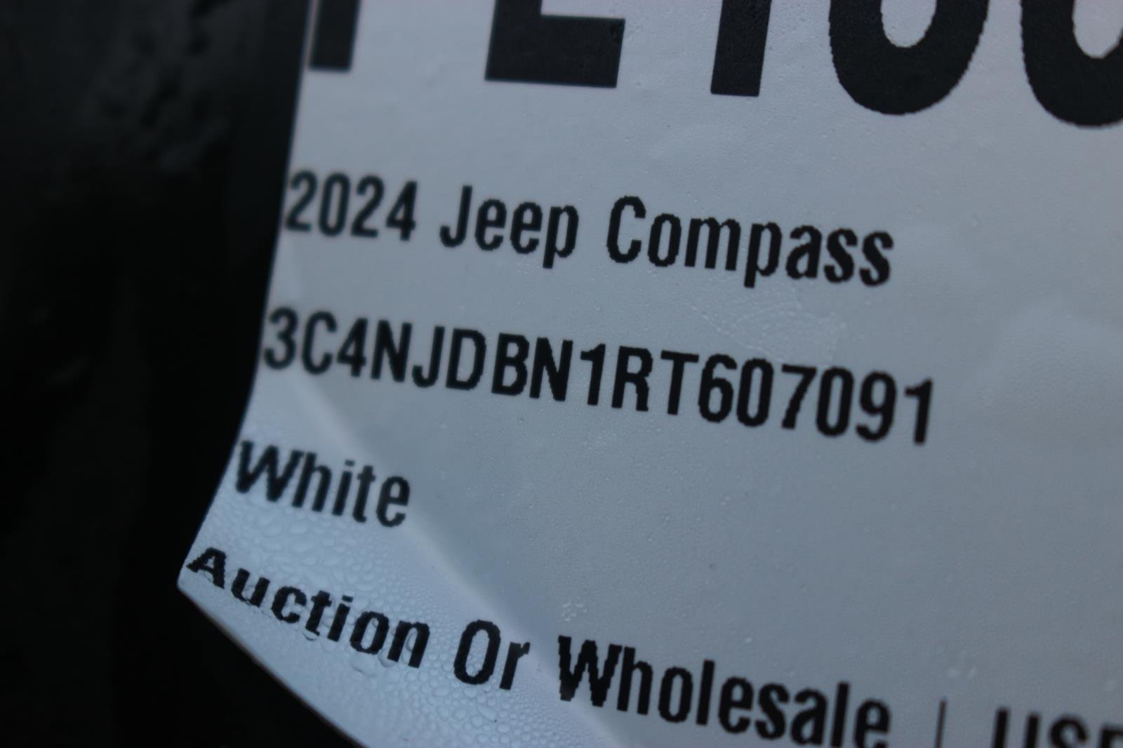 Used 2024 White Jeep Latitude image 37
