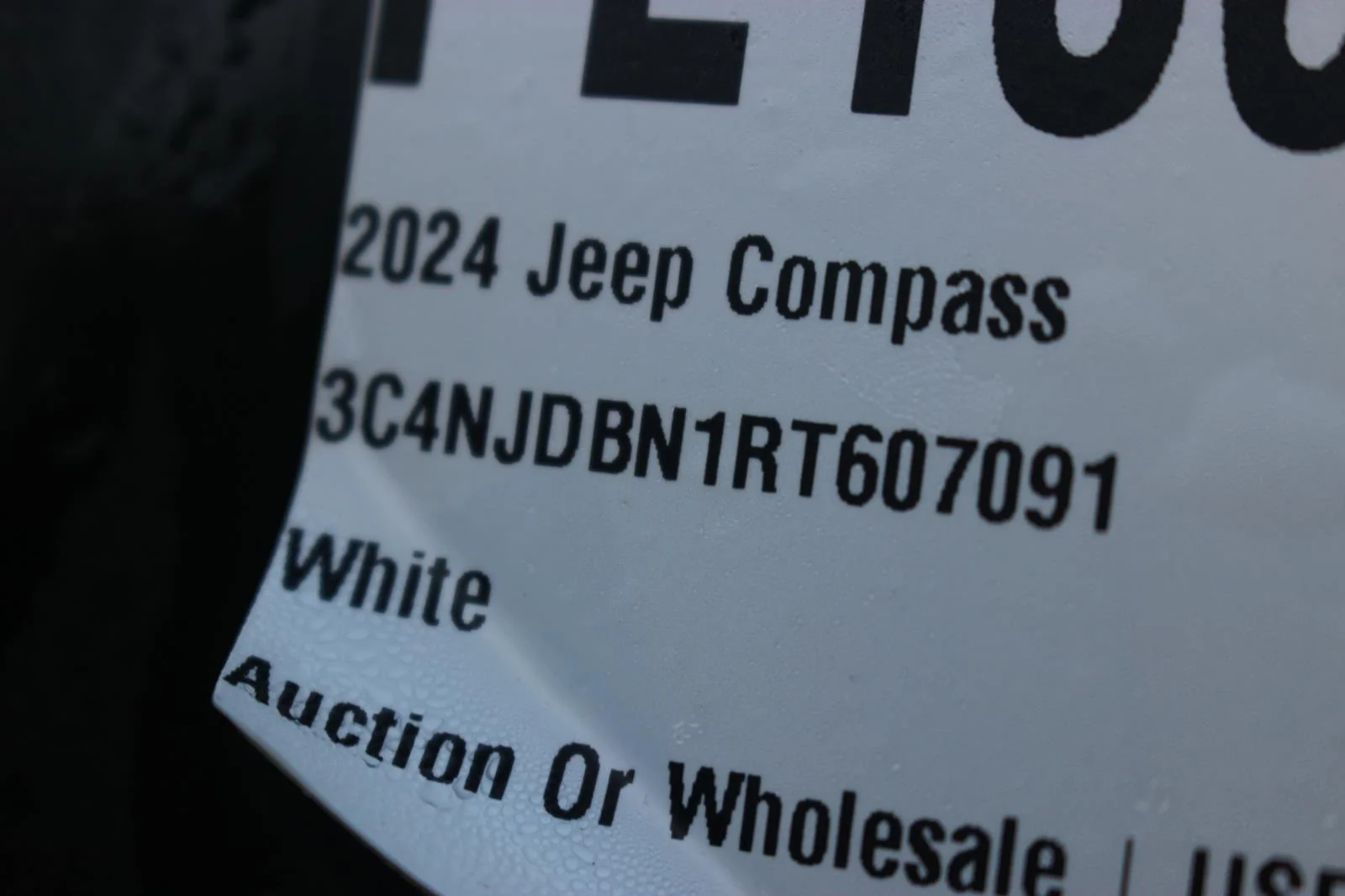Used 2024 White Jeep Latitude image 37