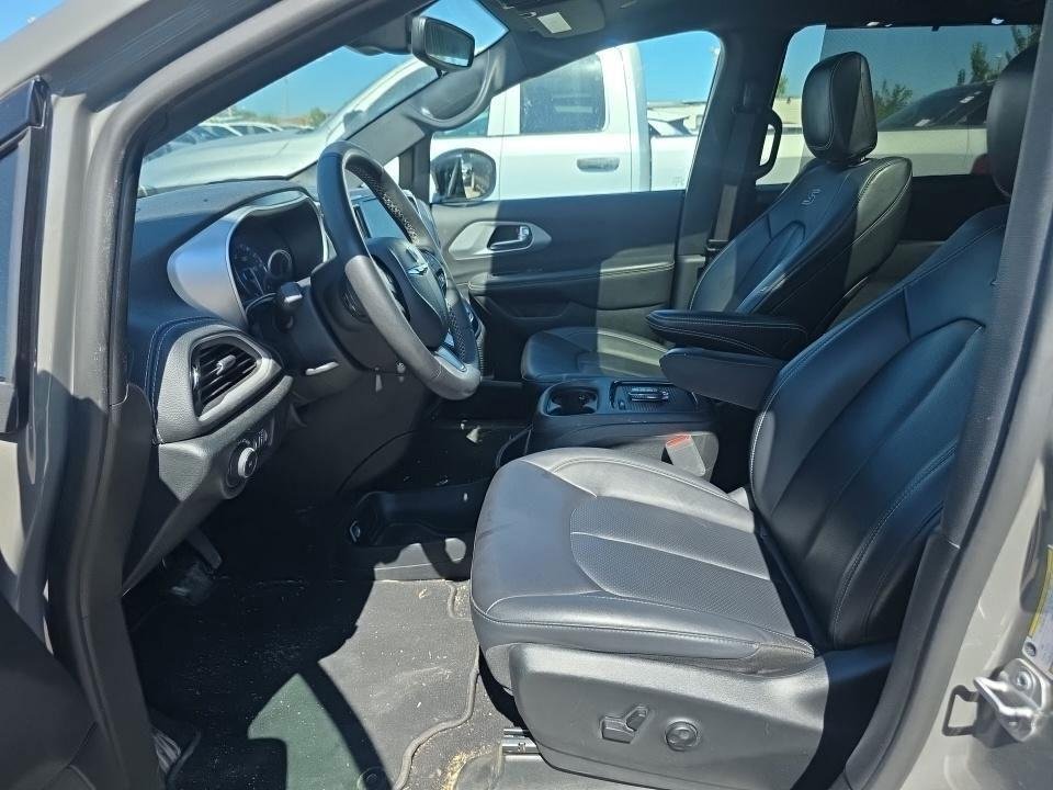 Used 2024 Ceramic Gray Clearcoat Chrysler Touring L image 5