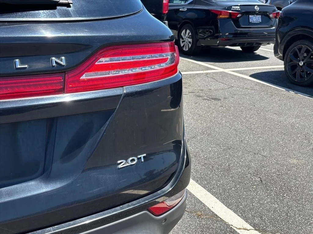 Used 2017 Black Lincoln Reserve image 12