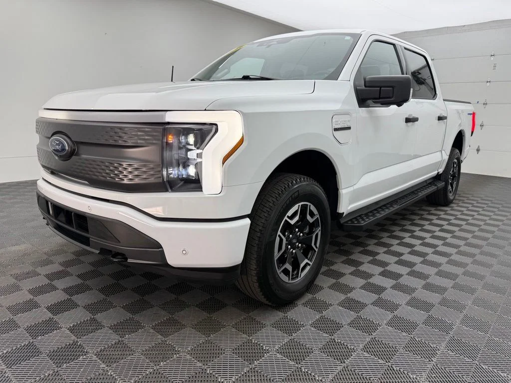 Used 2023 White Ford XLT image 2