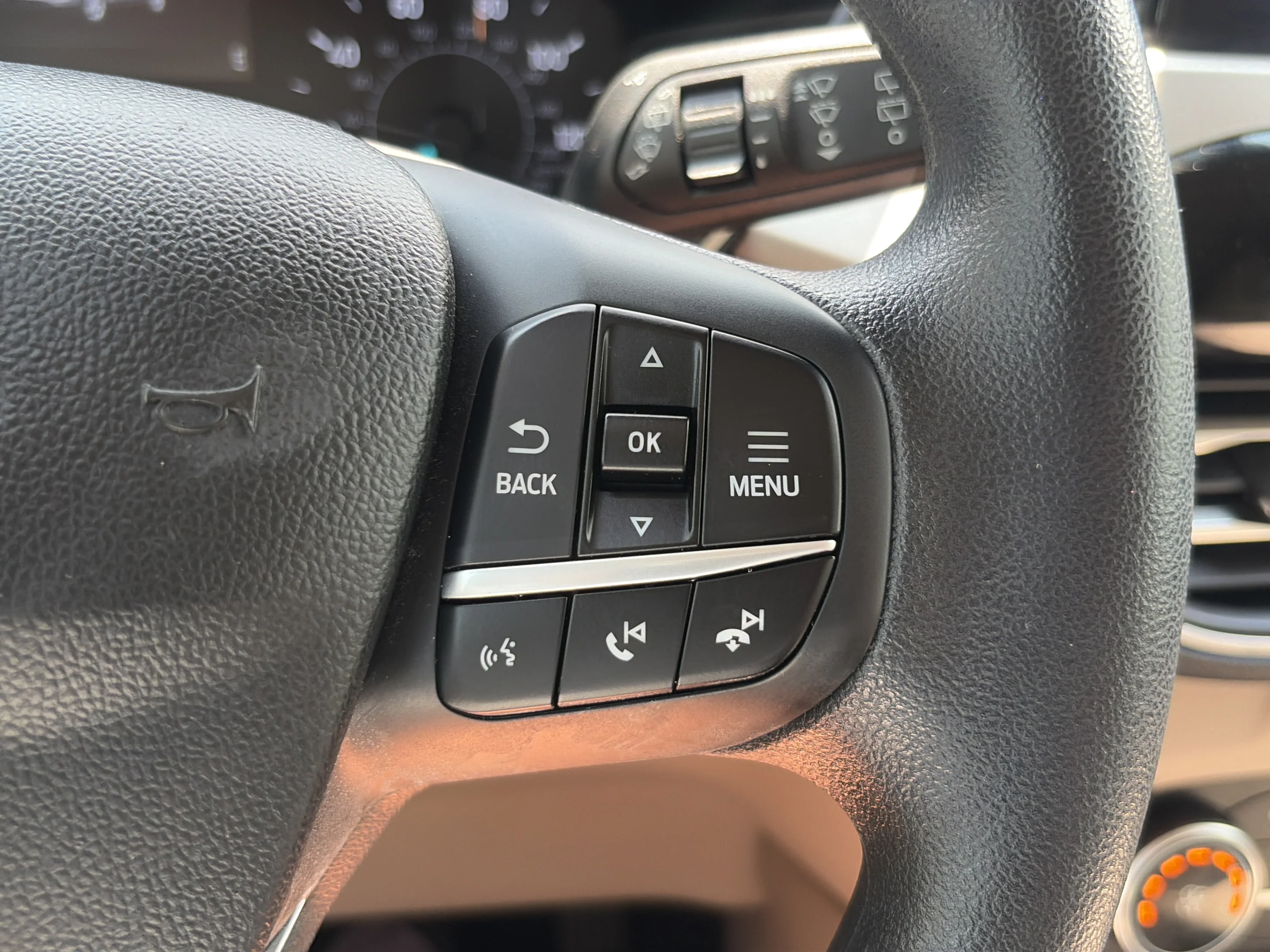 Used 2020 Green Metallic Ford SE image 25