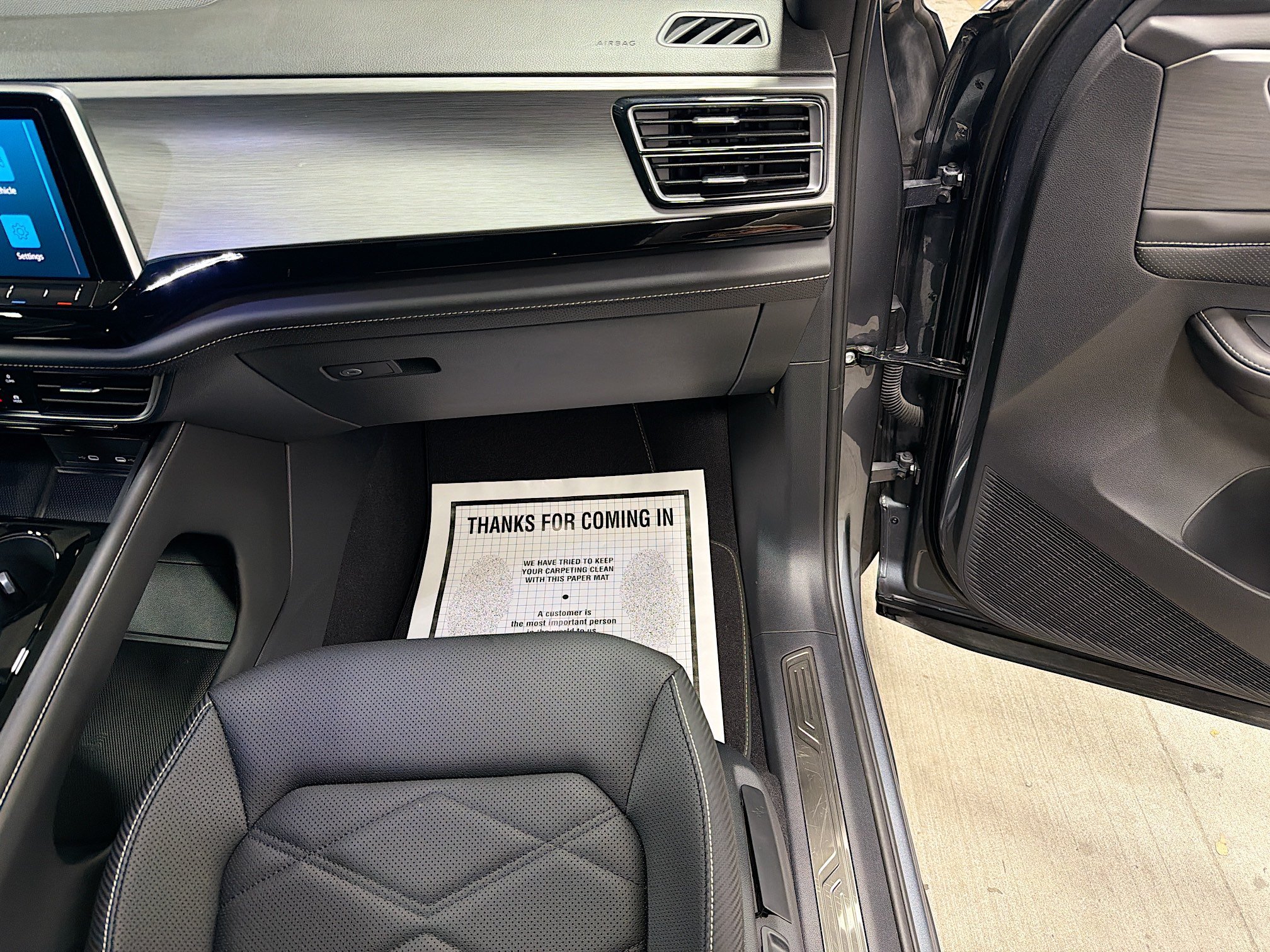 Used 2024 Platinum Gray Metallic Volkswagen 2.0T SE w/Technology image 17