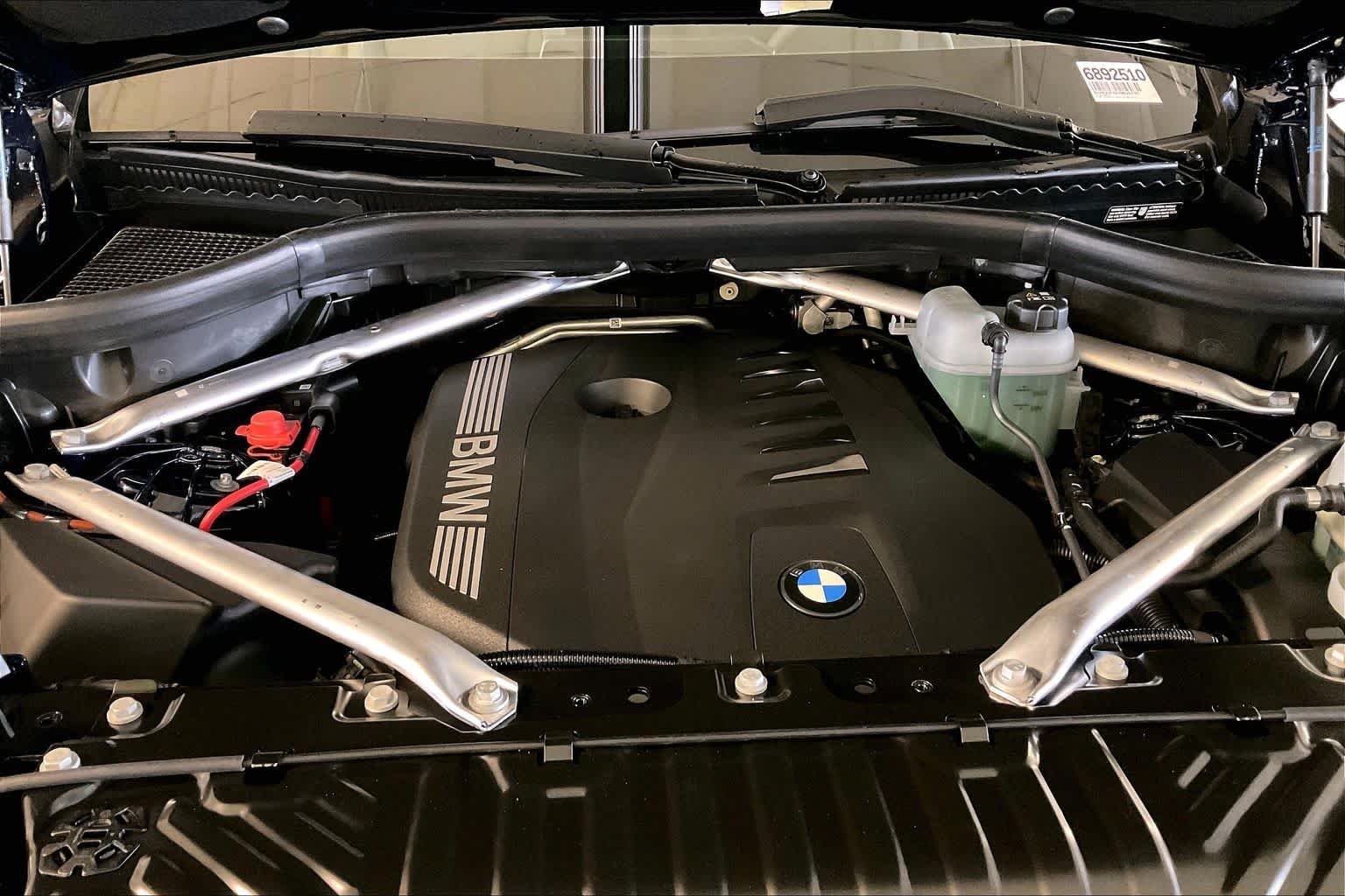 New 2027 Tanzanite Blue II Metallic BMW 40 xDrive image 16