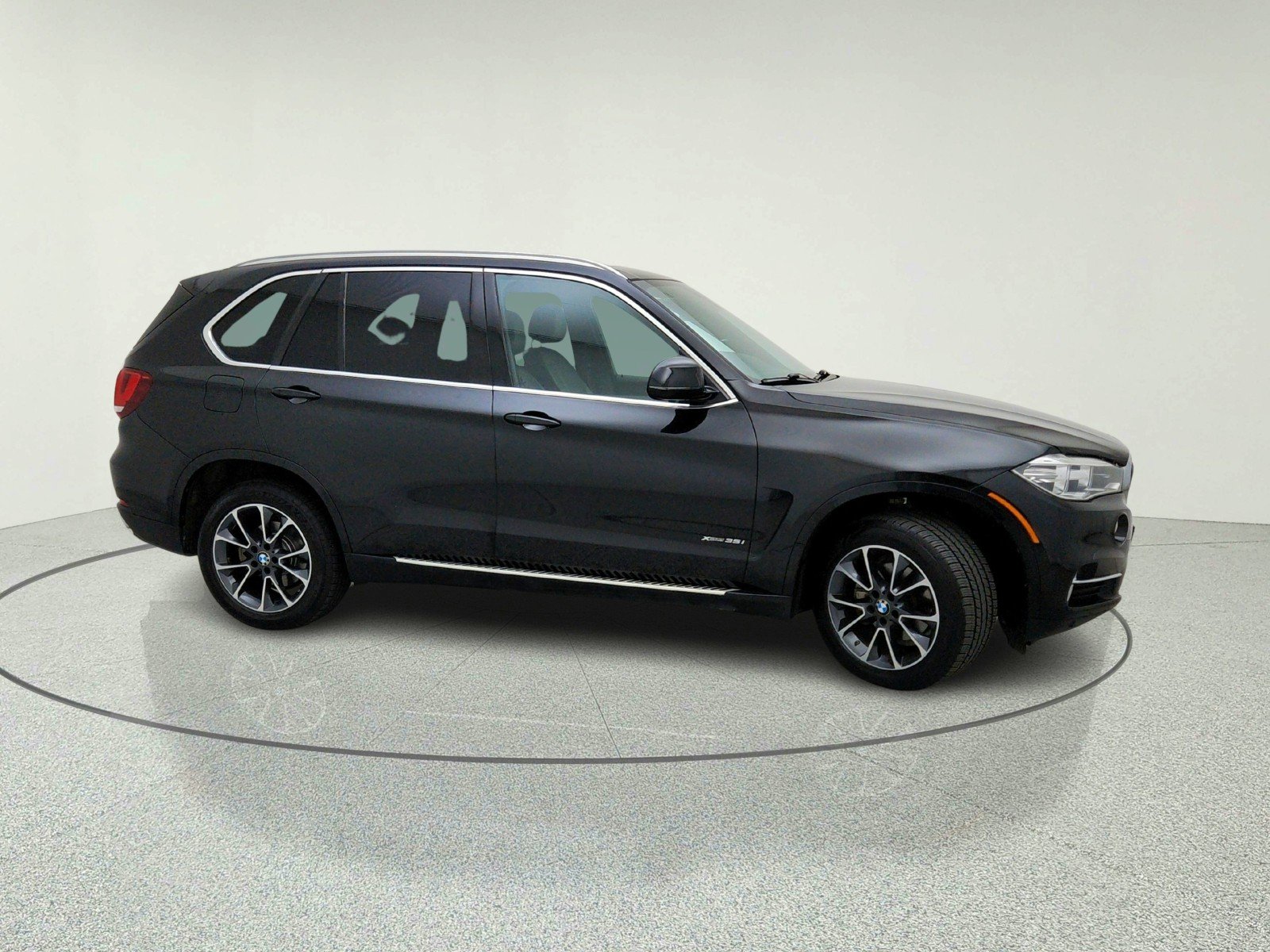 Used 2018 BLACK SAPPHIRE BMW xDrive35i image 11