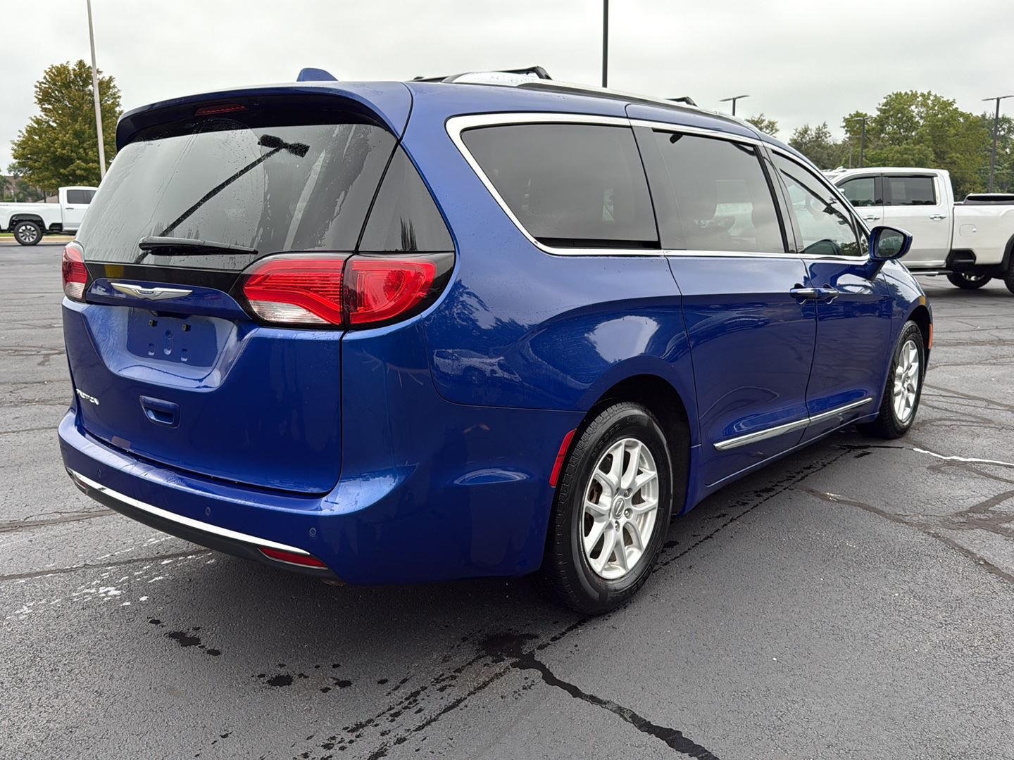 Used 2020 Ocean Blue Metallic Chrysler Touring L image 5