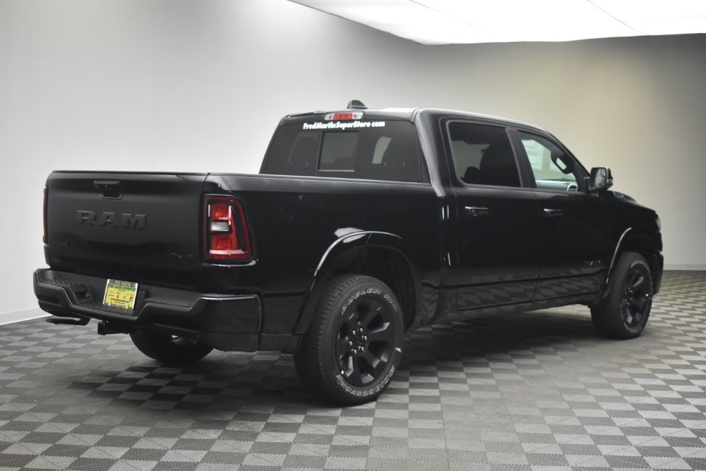 New 2027 Diamond Black Crystal Pearl-Coat Exterior Paint RAM Big Horn/Lone Star image 5