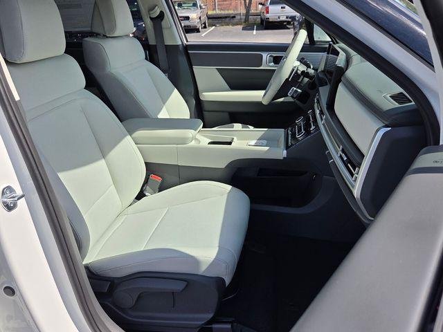 New 2027 White Hyundai SE FWD image 14