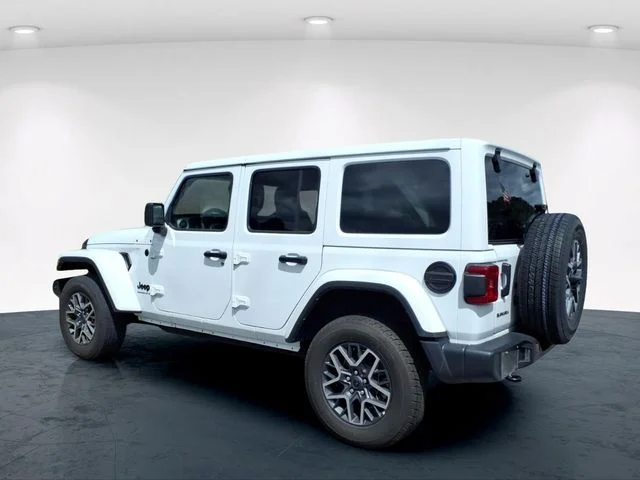 Used 2025 White Jeep Sahara image 9