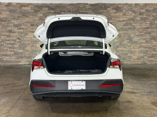 New 2026 White Hyundai SE image 4