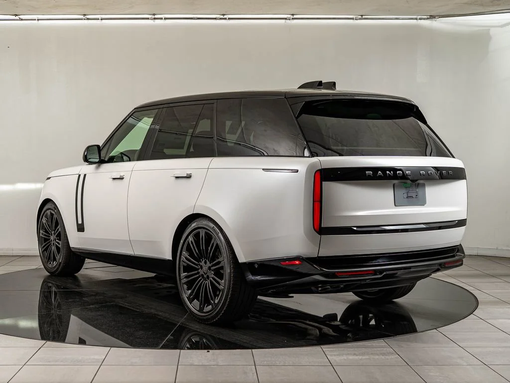 New 2026 Icy White Satin Land Rover SE image 7