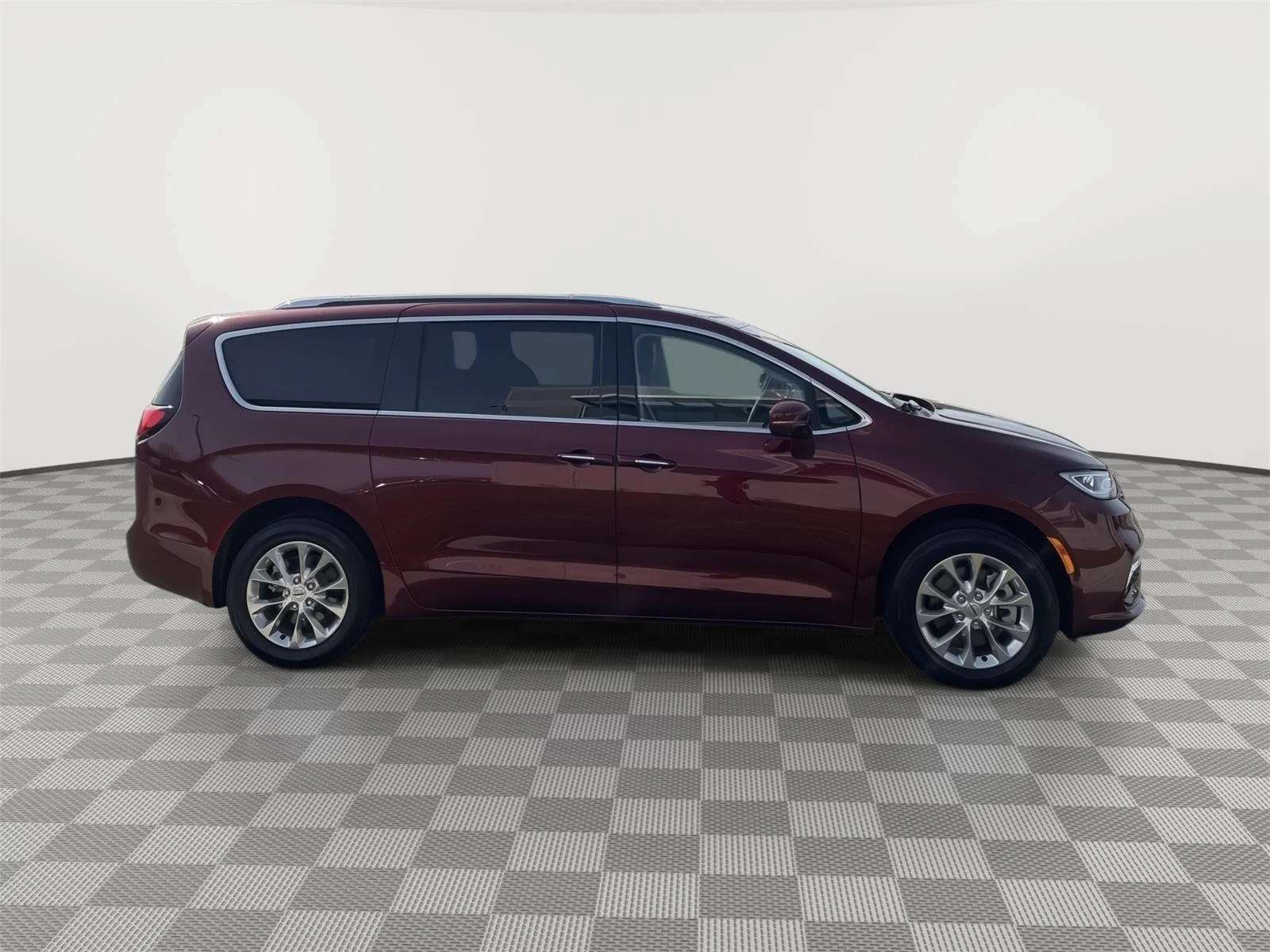 Used 2021 Velvet Red Pearlcoat Chrysler Touring L image 7