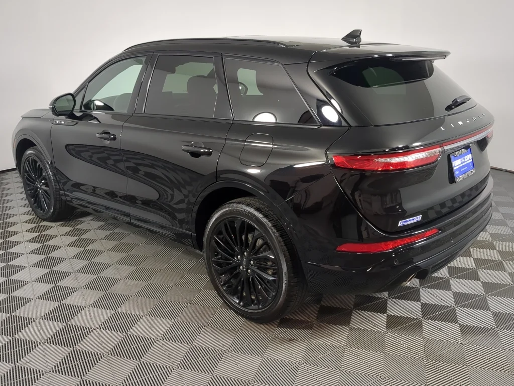 Used 2024 Infinite Black Metallic Clearcoat Lincoln Reserve image 6