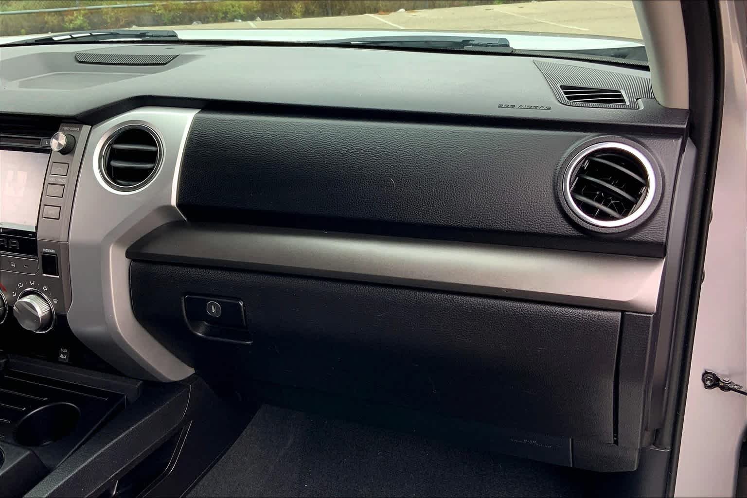 Used 2016 Silver Sky Metallic Toyota SR5 image 18