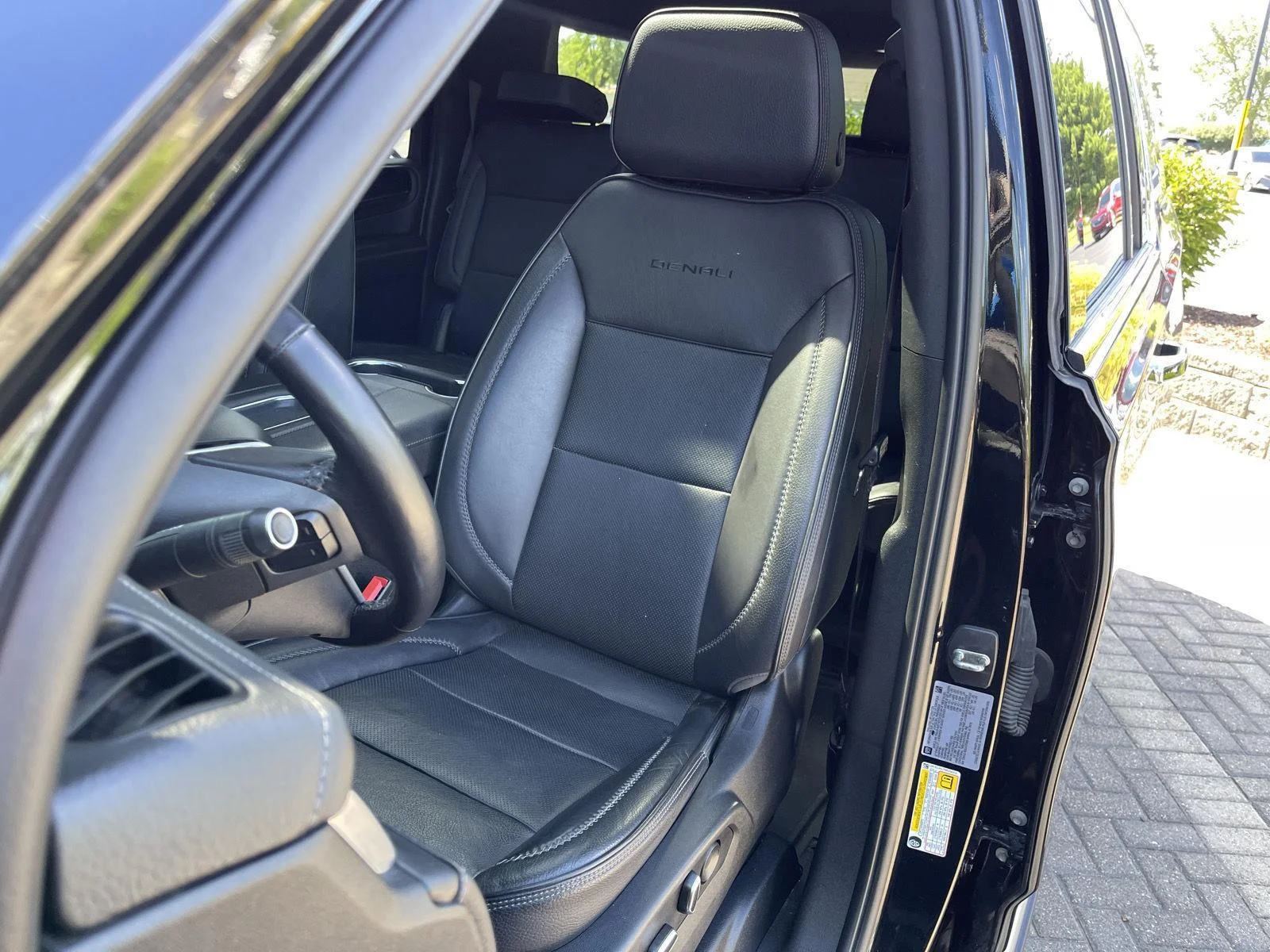 Used 2022 Onyx Black GMC Denali image 15
