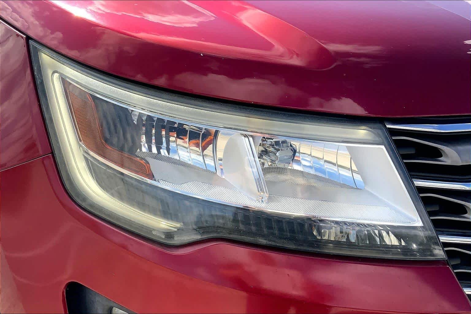 Used 2017 Ruby Red Metallic Tinted Clearcoat Ford XLT image 27