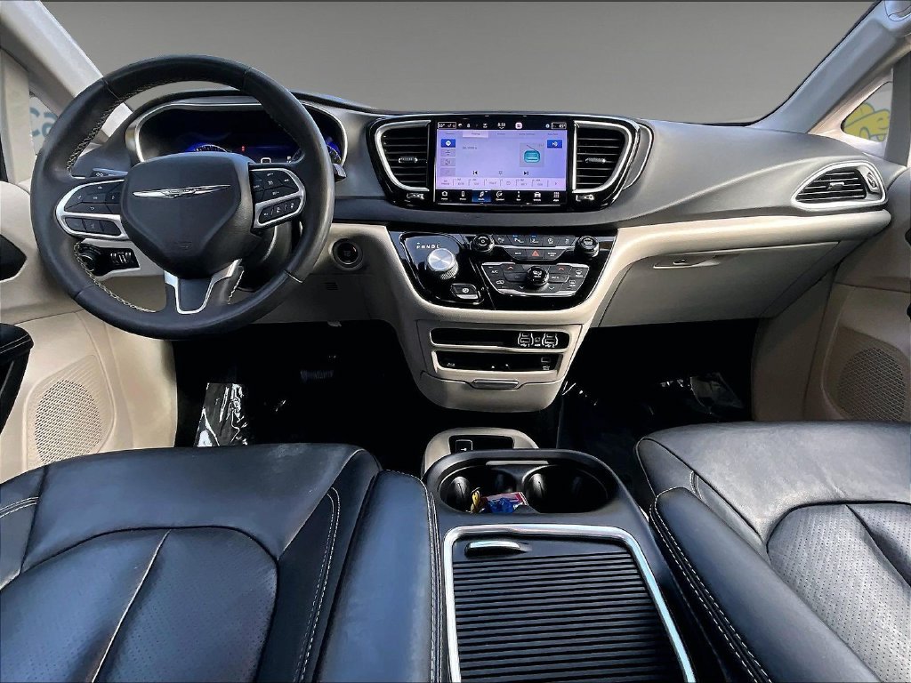 Used 2022 Ceramic Gray Clearcoat Chrysler Touring L image 22