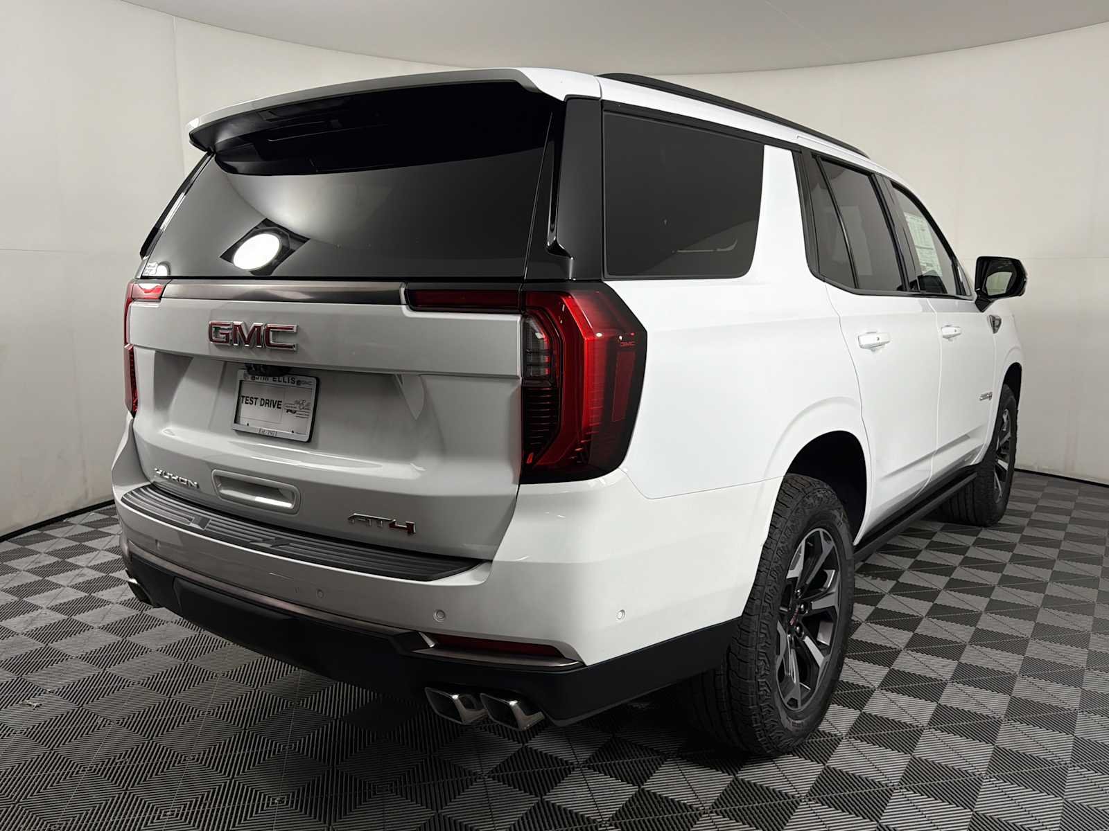 2026 GMC Yukon AT4 Ultimate - Photo 6