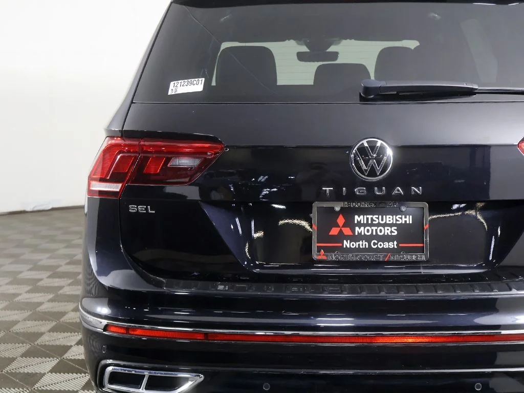 Used 2023 Black Volkswagen 2.0T SEL R-Line image 17
