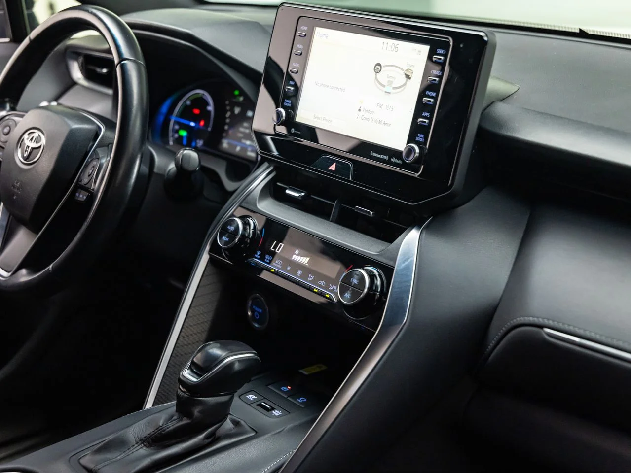 Used 2022 Titanium Glow Toyota XLE image 30