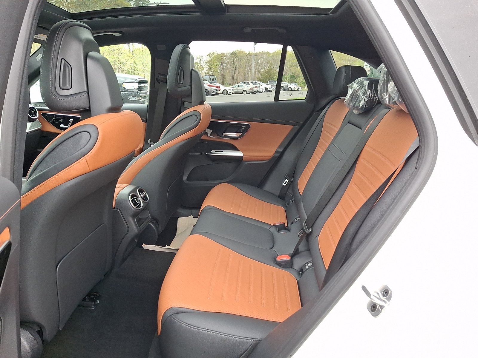 New 2026 Polar White Mercedes-Benz GLC 300 image 6