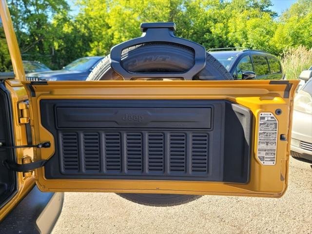 New 2026 Goldilocks Exterior Paint Jeep Sahara image 44
