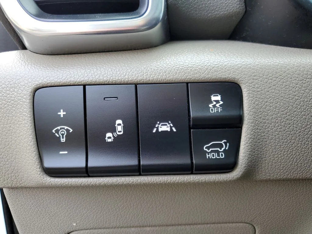 Used 2018 White Kia SX image 22