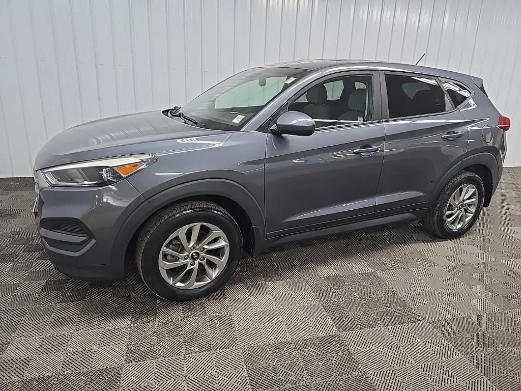 Used 2018 Gray Hyundai SE image 6
