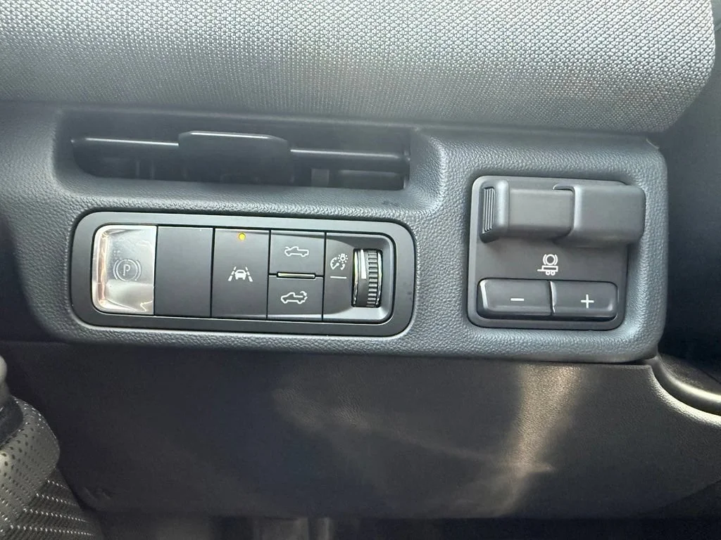 Used 2026 Summit White GMC Elevation Extended Range image 23