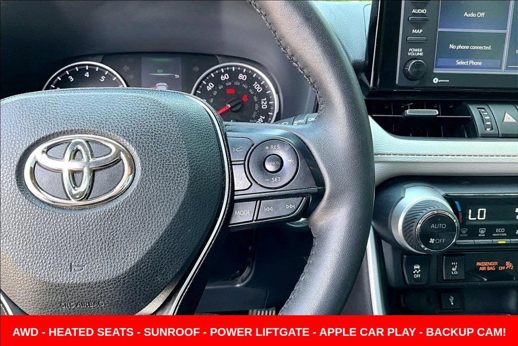 Used 2021 Silver Toyota XLE Premium image 14