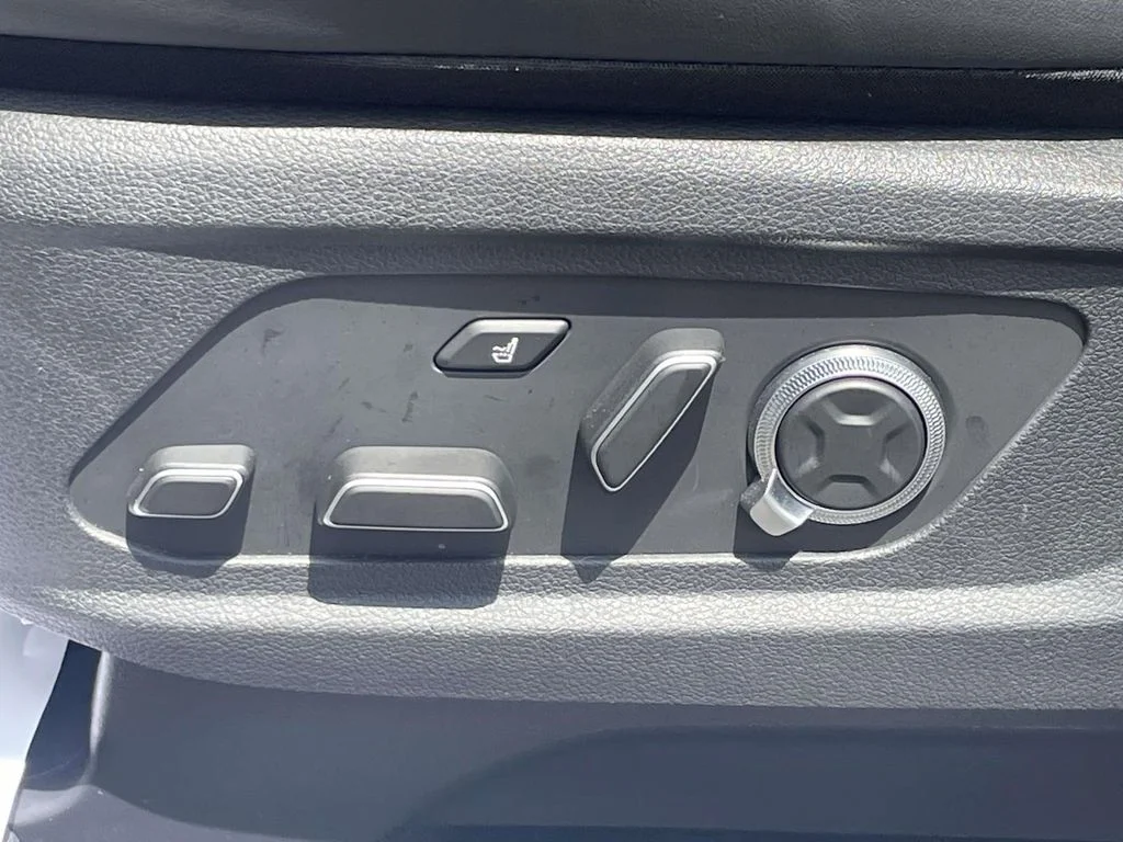 Used 2024 Silver Hyundai Calligraphy image 19