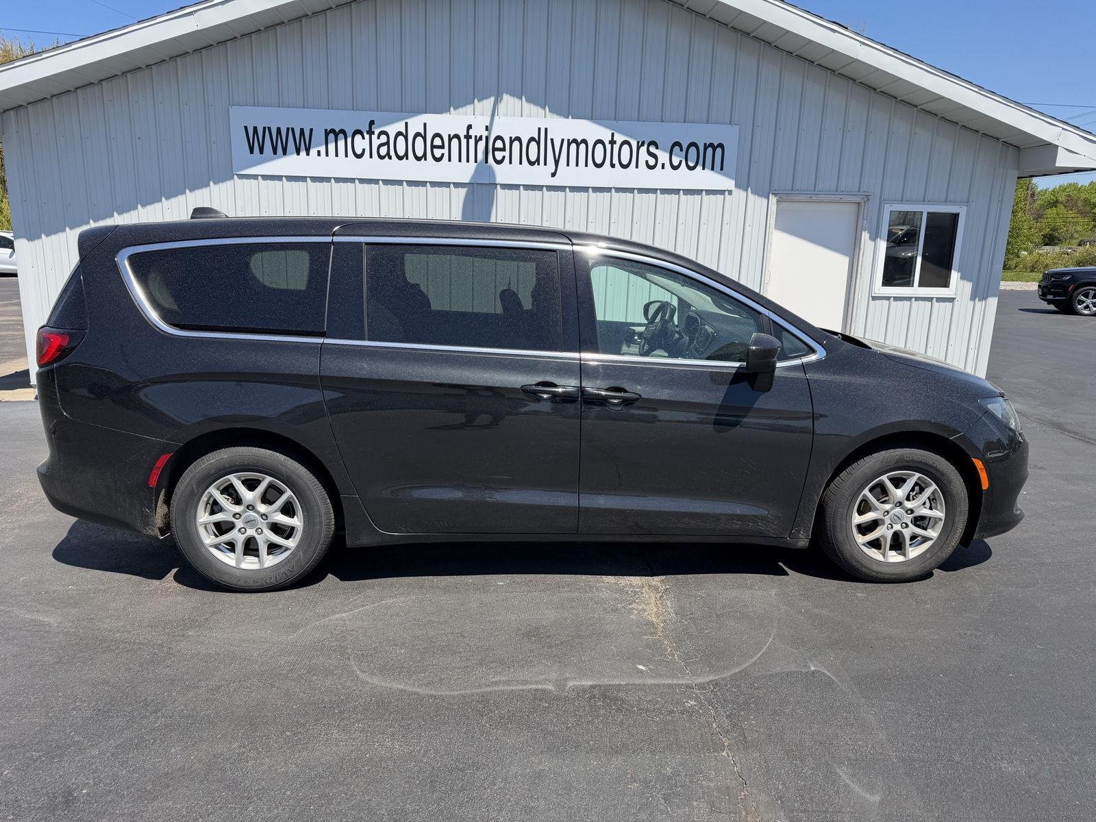 2023 Chrysler Voyager LX's photo