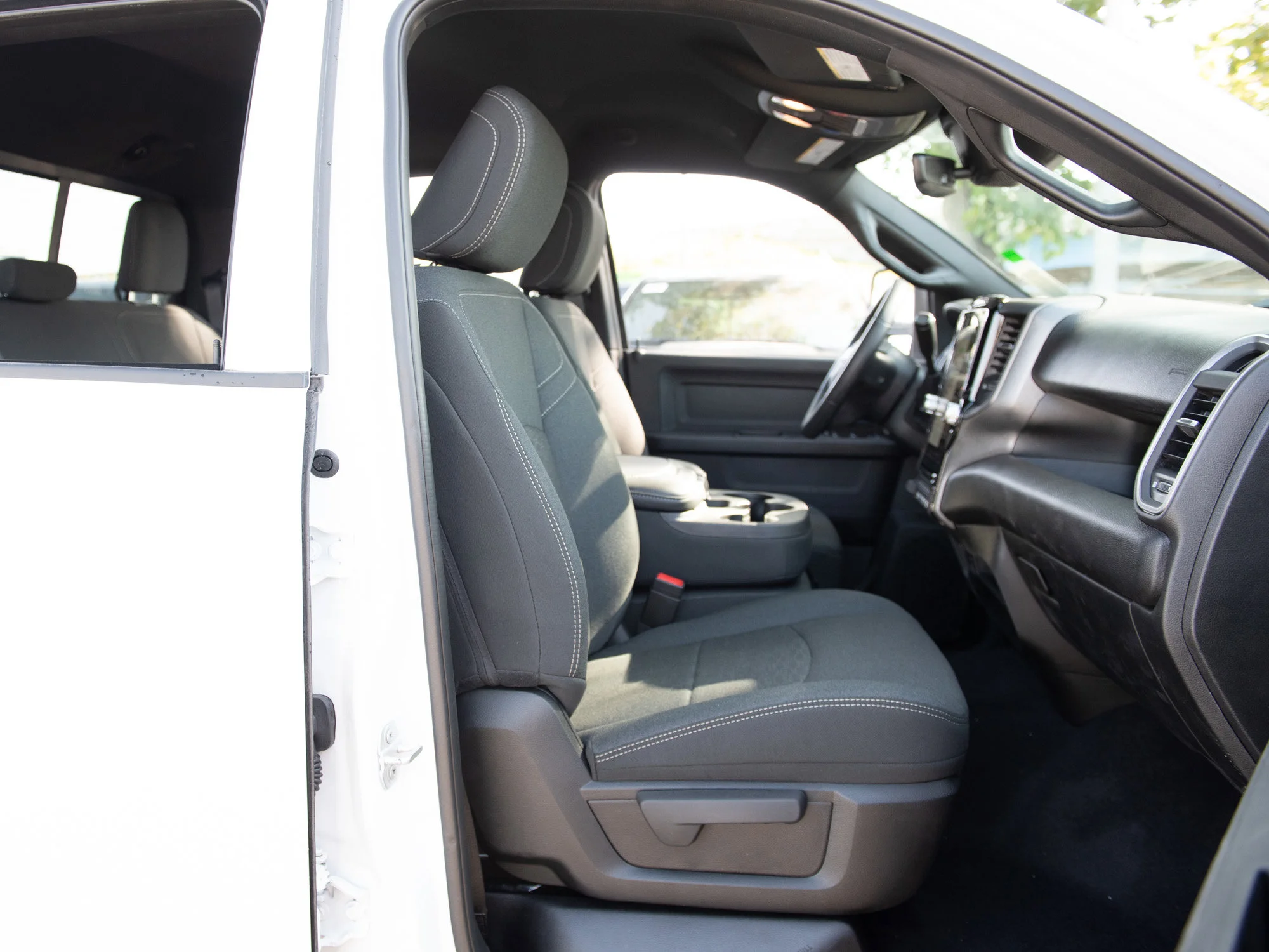 New 2026 White RAM Tradesman*, 12 Inch Screen, Apple CarPlay, 5th Wheel Prep image 24
