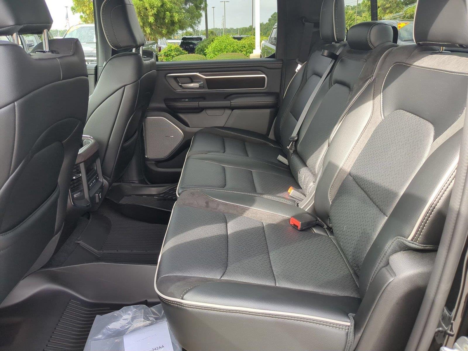 New 2026 Diamond Black Crystal Pearl-Coat Exterior Paint RAM Laramie image 27
