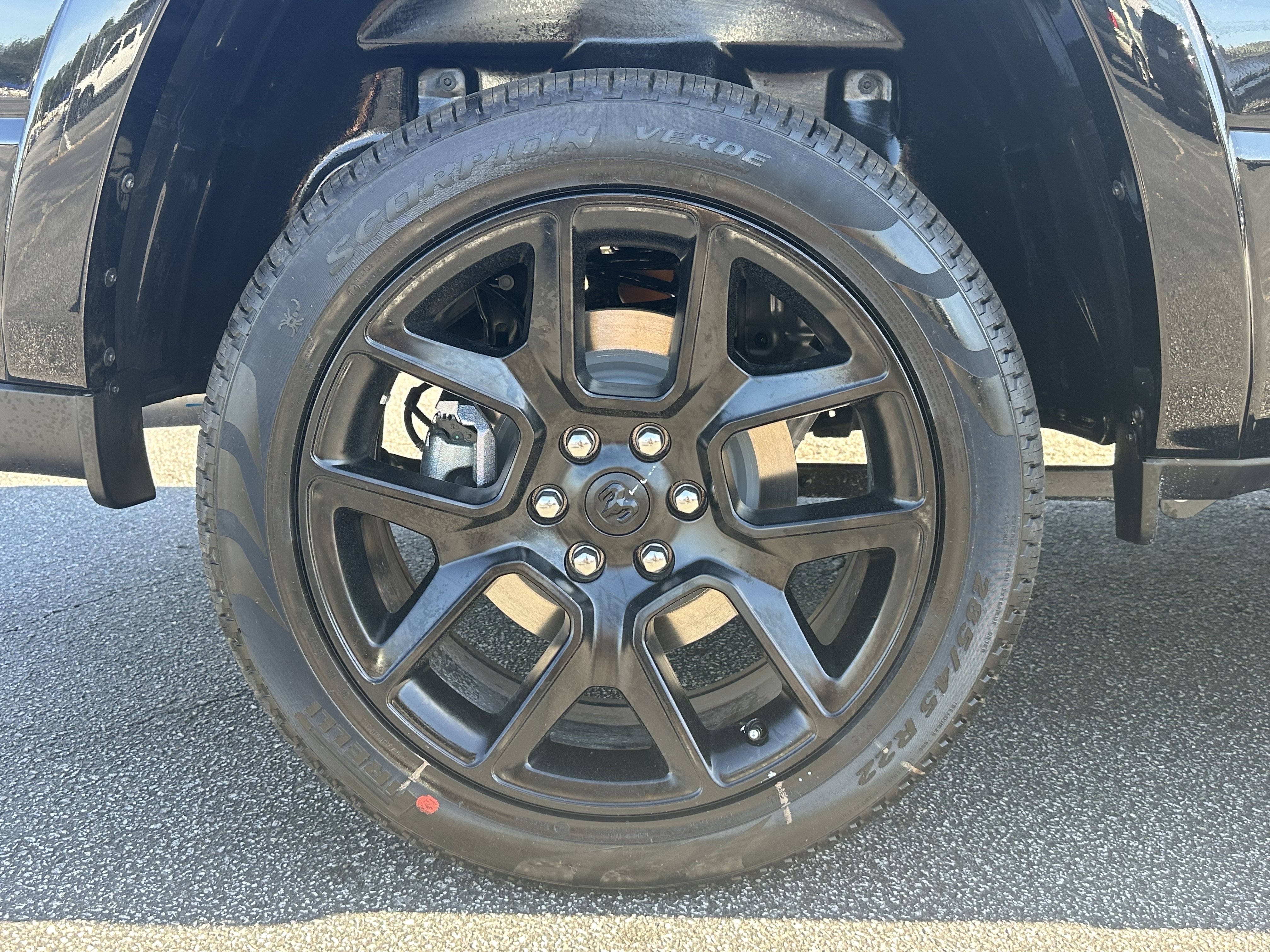 New 2026 Diamond Black Crystal Pearl-Coat Exterior Paint RAM Laramie image 18