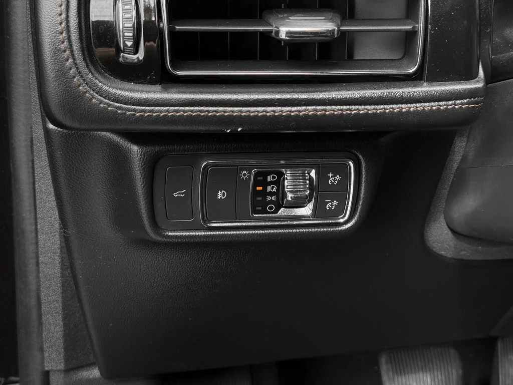 Used 2020 Black Lincoln Reserve image 11