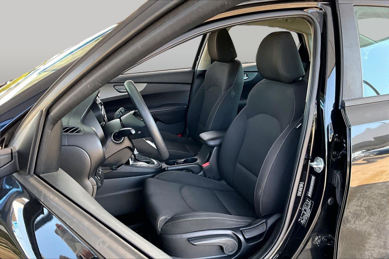 Used 2021 Aurora Black Kia LXS image 8