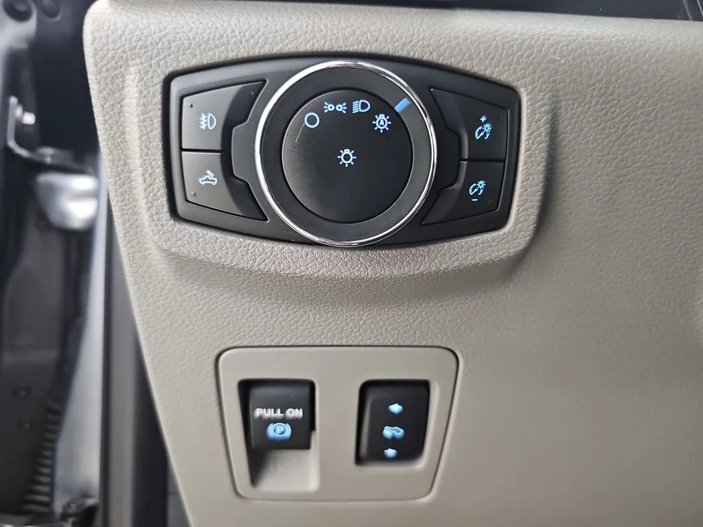 Used 2020 Silver Ford XLT image 30