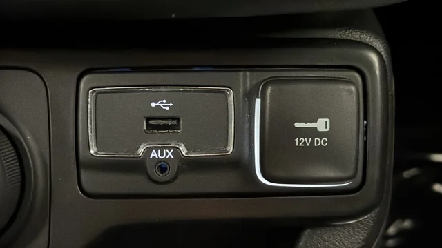 Used 2022 Colorado Red Jeep Latitude image 30