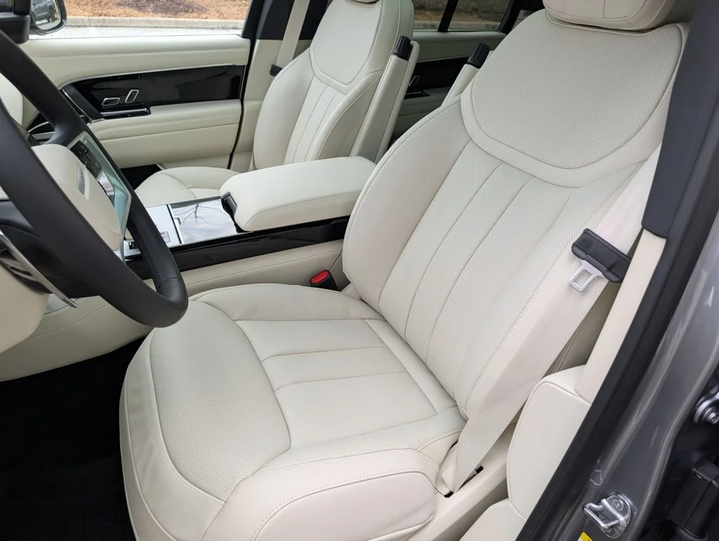 New 2026 Eiger Grey Land Rover SE image 6