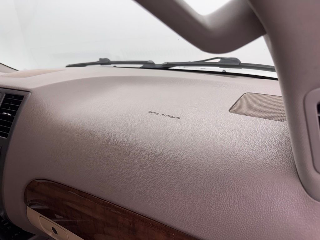 Used 2015 Pearl White Nissan Platinum image 7