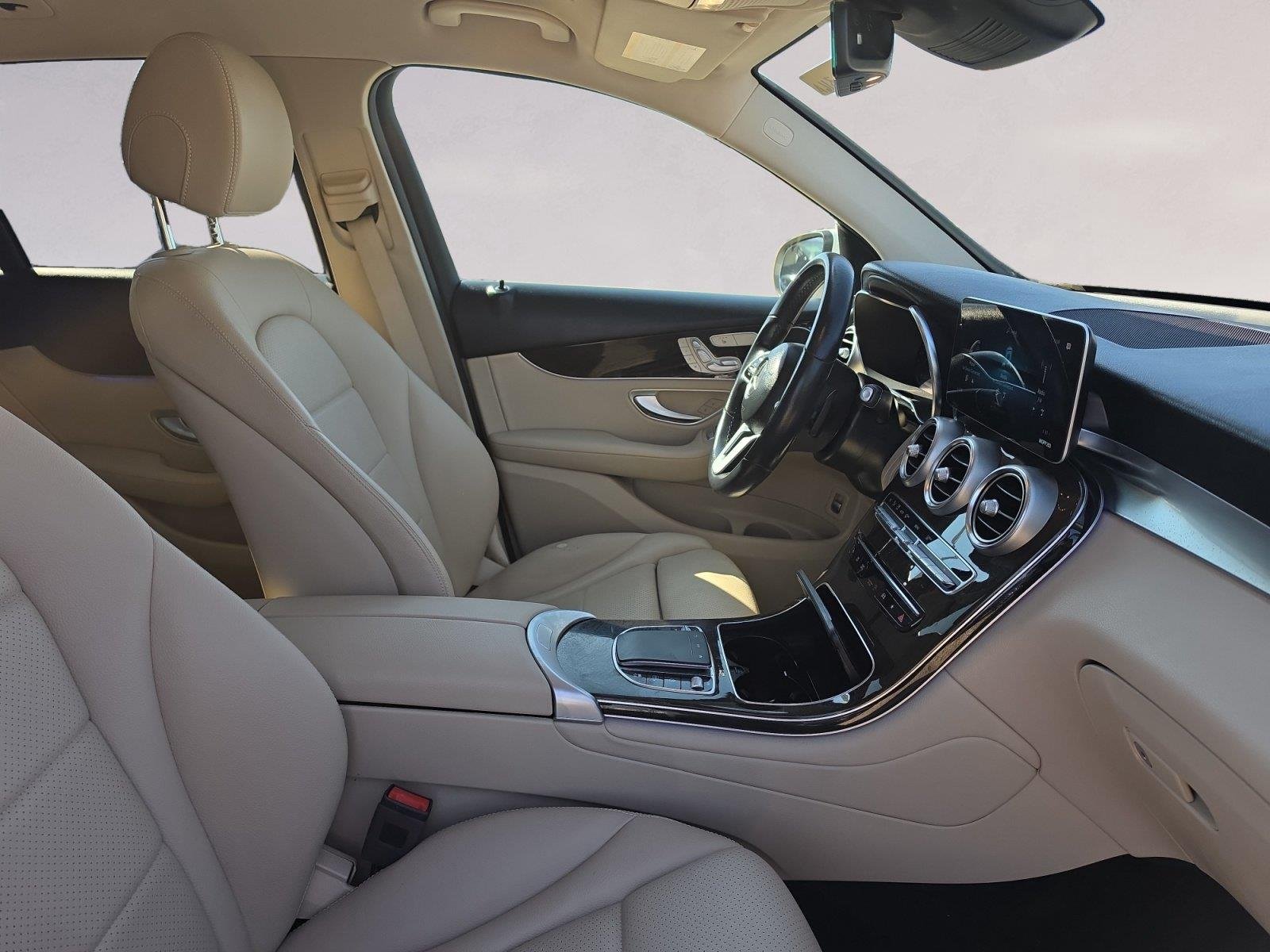 2022 Mercedes-Benz GLC GLC300 - Photo 15
