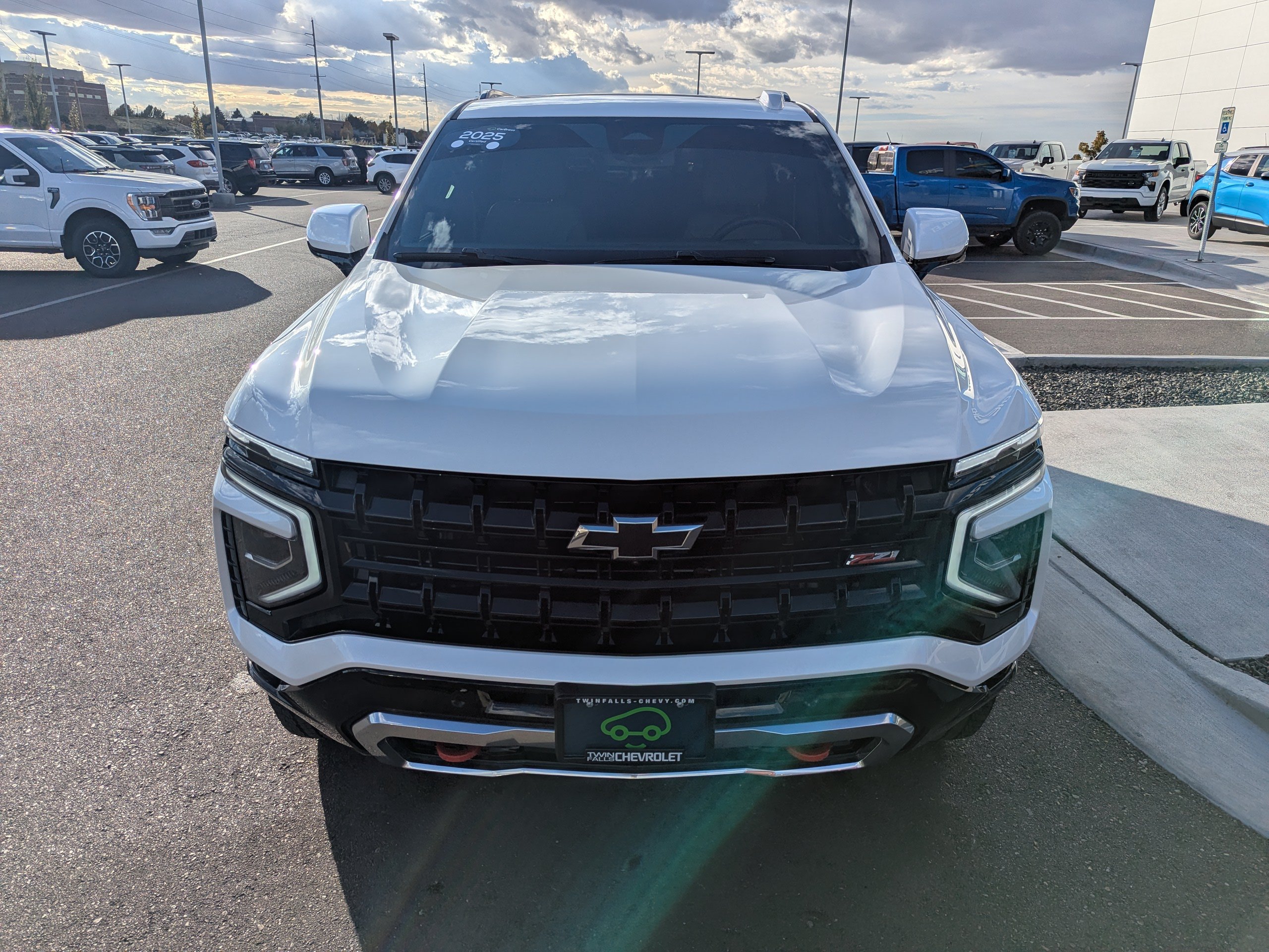 2025 Chevrolet Suburban Z71 - Photo 5