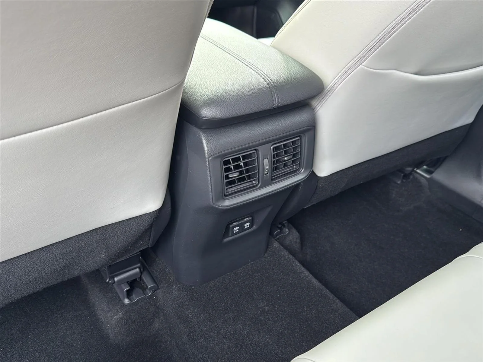 Used 2019 Silver Sky Metallic Toyota XLE Premium image 16